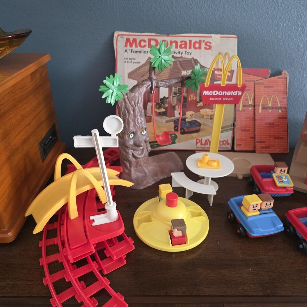 Vintage 1974 Playskool McDonalds Restaurant Familiar Places Play set Train Track - Picture 2 of 14